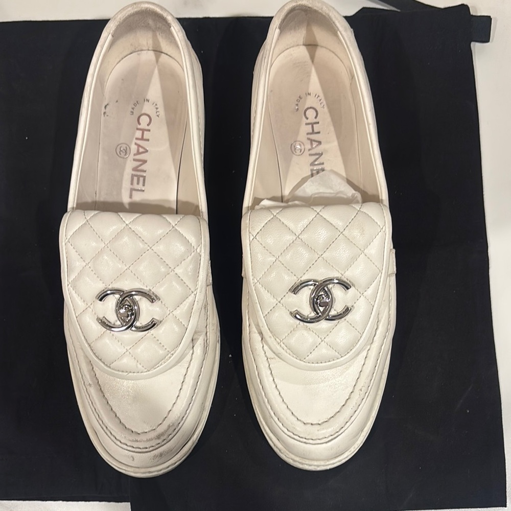 CHANEL Cream Quilted moccasins with Silver hardware